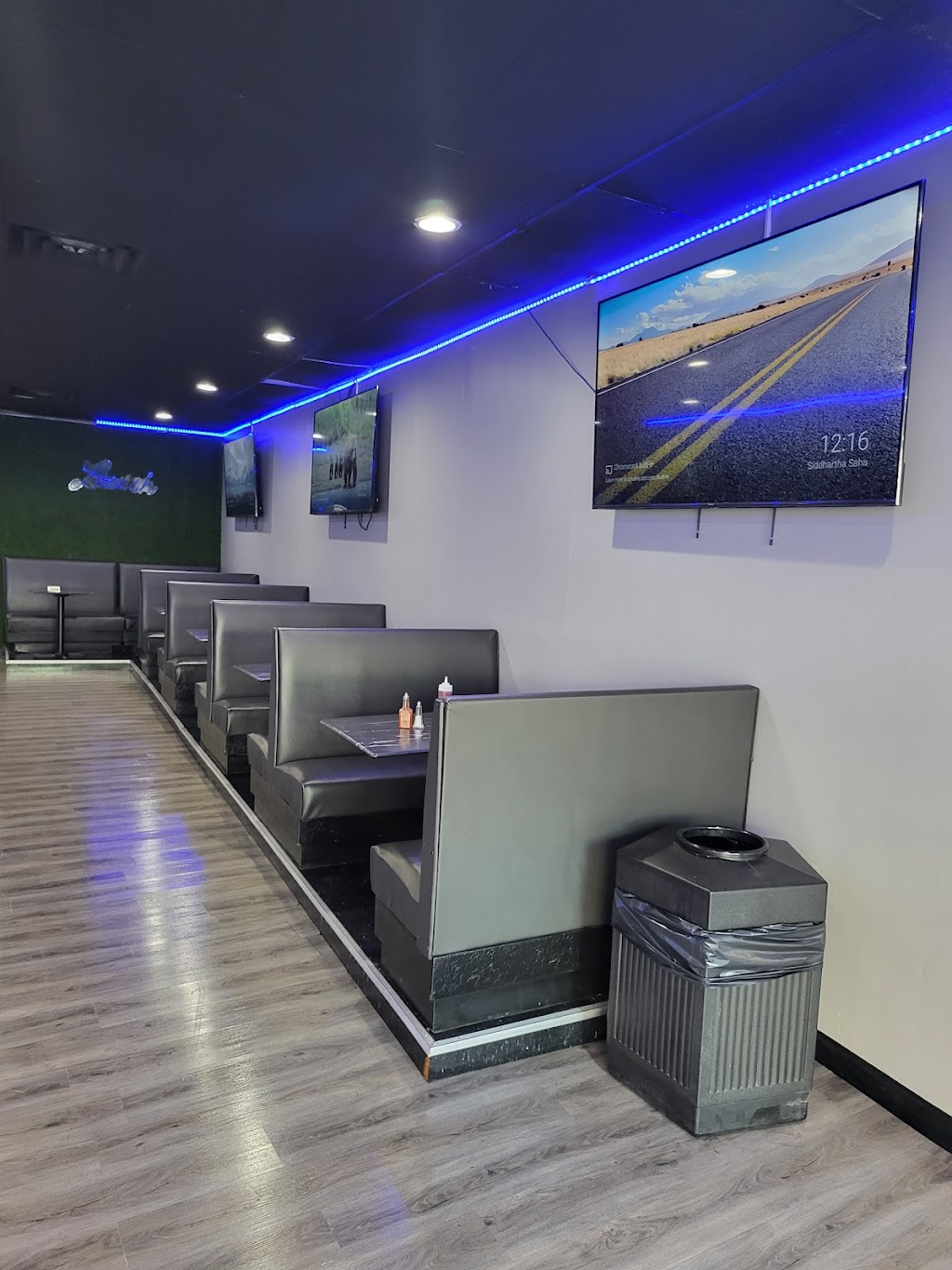 Lavish | restaurant | 512 Avenue of the States, Chester, PA 19013, USA | 4844804708 OR +1 484-480-4708