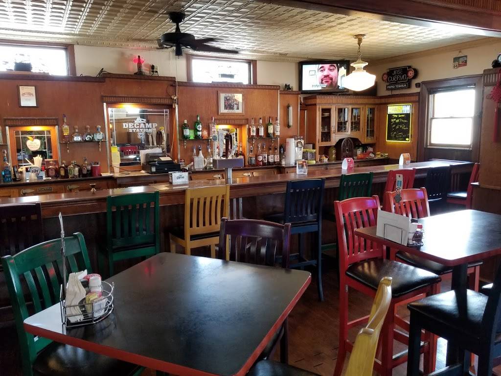 DeCamp Station | restaurant | 8767 IL-4, Staunton, IL 62088, USA | 6186372951 OR +1 618-637-2951