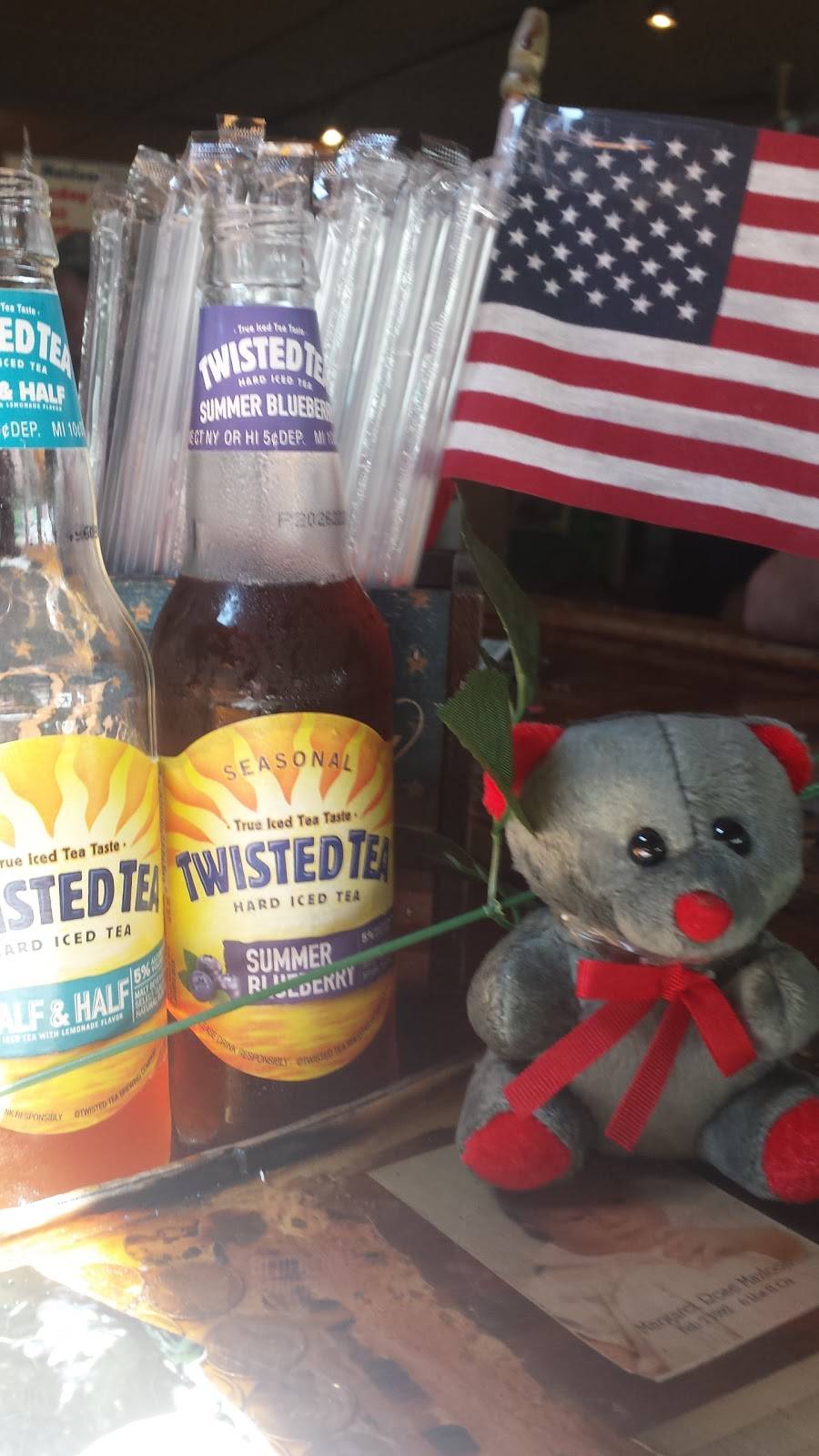 Mazlooms Bar & Restaurant | restaurant | 57 Valley St, New Philadelphia, PA 17959, USA | 5702776118 OR +1 570-277-6118