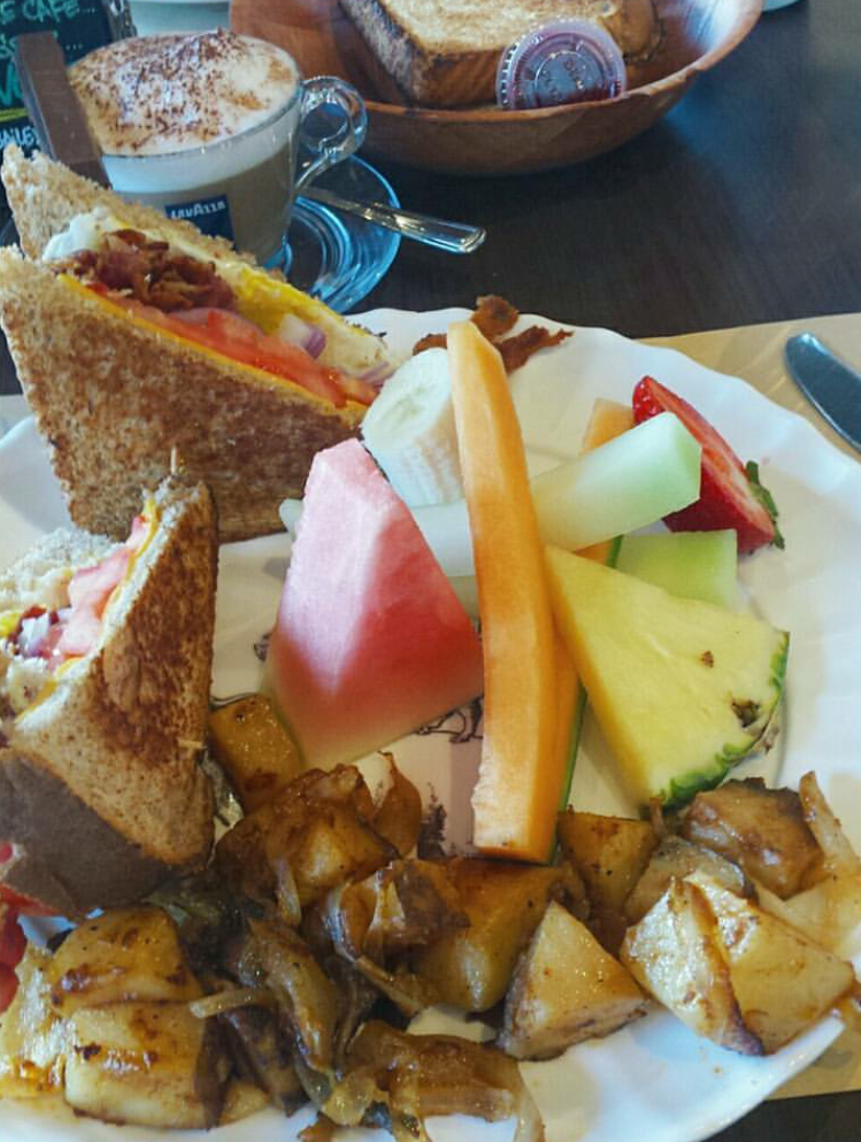 Restaurant Réveil-Matin Dejeuners Diners | restaurant | 291 Boul Labelle, Rosemère, QC J7A 2H3, Canada | 4504308999 OR +1 450-430-8999