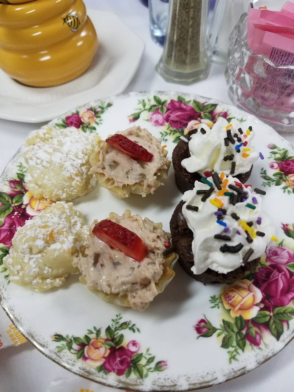 Top Hat Special-Teas Inc | restaurant | 234 W Evans St, Florence, SC 29501, USA | 8436298326 OR +1 843-629-8326