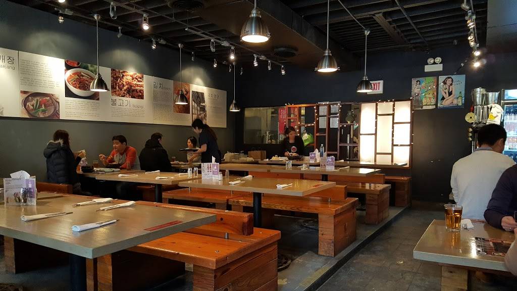 Ahjoomahs Apron Korean Restaurant | restaurant | 218 W Cermak Rd, Chicago, IL 60616, USA | 3123262800 OR +1 312-326-2800