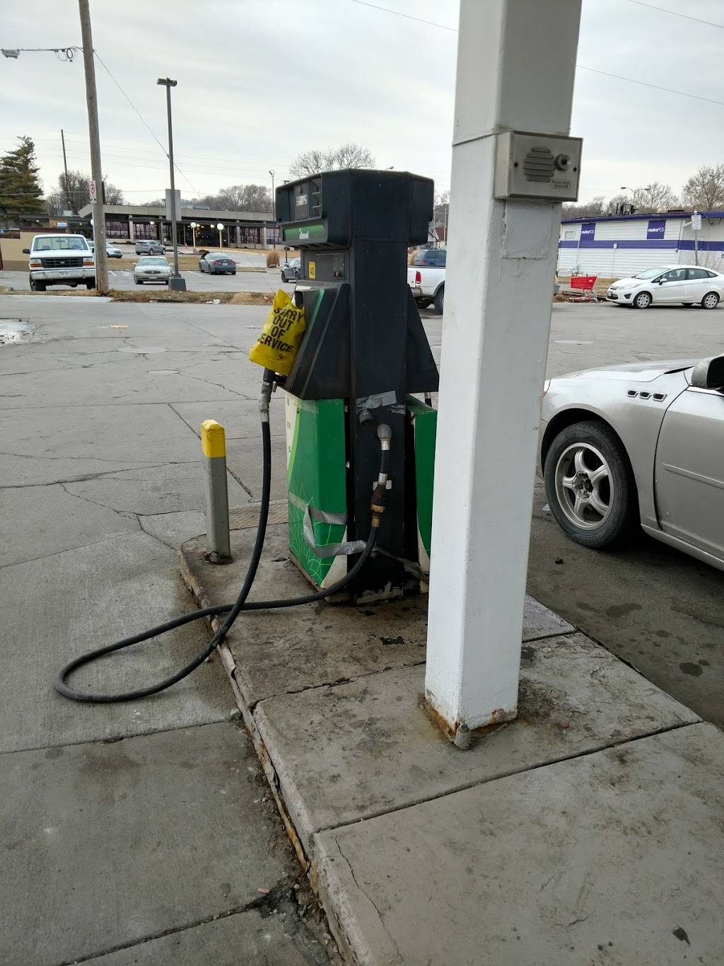 McDonalds | cafe | 4404 N 30th St, Omaha, NE 68111, USA | 4024513460 OR +1 402-451-3460