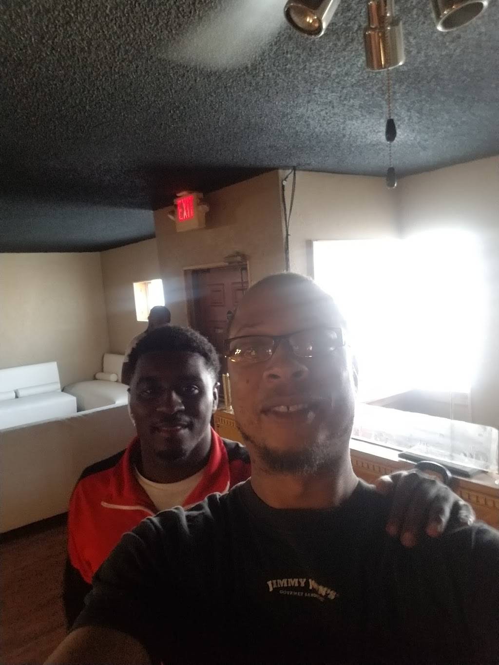 Ken’s Lounge | restaurant | 1701 Lagrange St, Toledo, OH 43608, USA | 4197879728 OR +1 419-787-9728