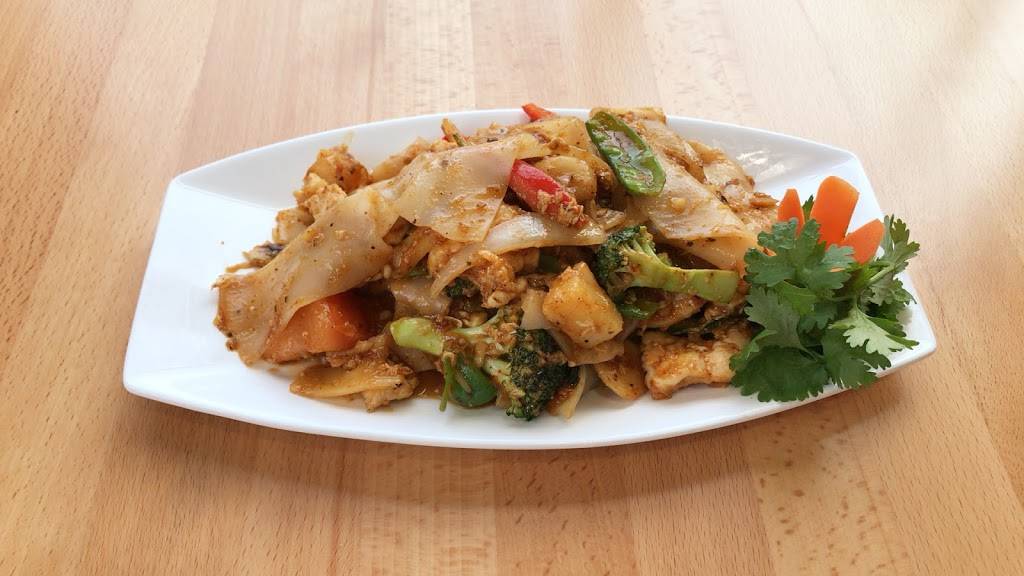 Hana Thai | restaurant | 740 Broadway, South Portland, ME 04106, USA | 2077999997 OR +1 207-799-9997