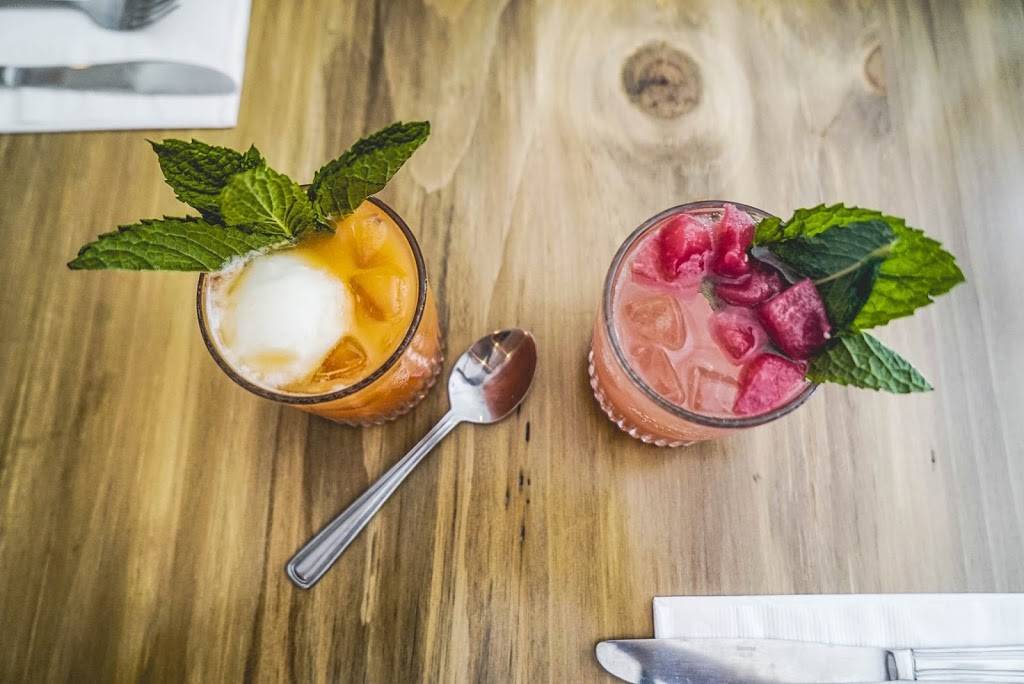 Au Tournant | restaurant | 1752 Rue Notre-Dame Ouest, Montréal, QC H3J 1M3, Canada | 5149336663 OR +1 514-933-6663