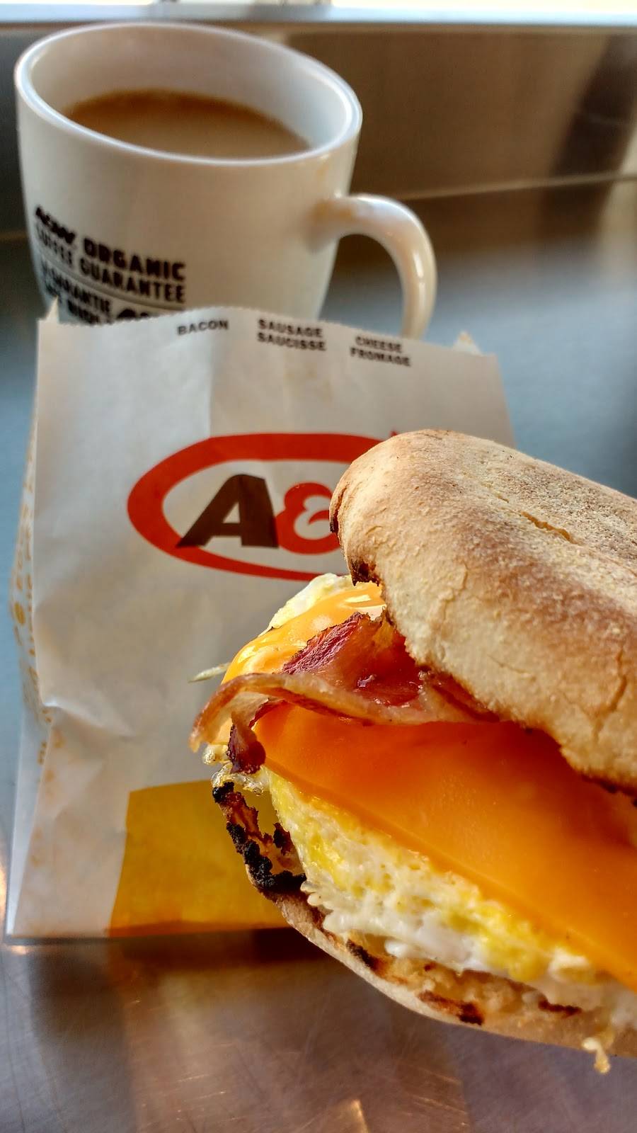 A&W Canada | restaurant | 843 Tower St S, Fergus, ON N1M 2R2, Canada | 2263831665 OR +1 226-383-1665