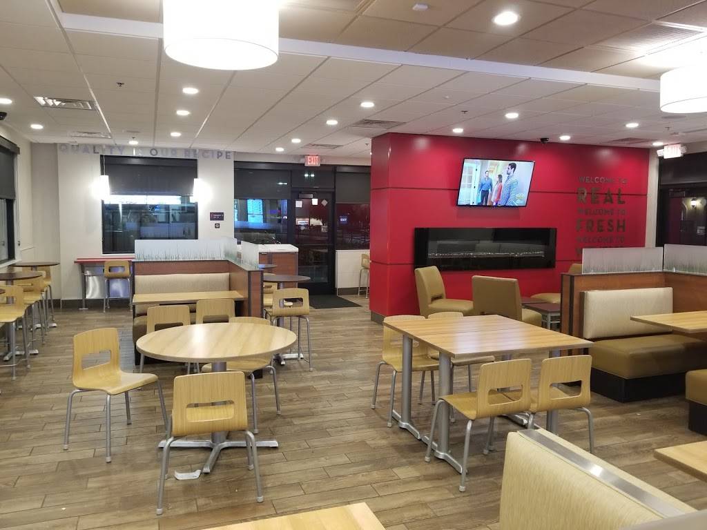 Wendys | restaurant | 15110 Summit Ave, Fontana, CA 92336, USA | 9094632319 OR +1 909-463-2319