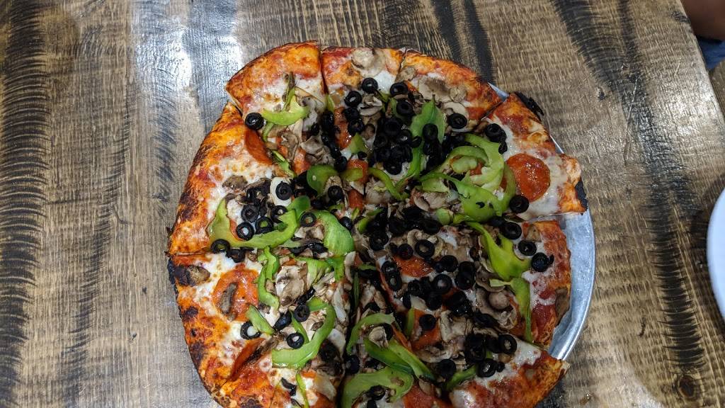 Stadium Pizza | restaurant | 32278 Clinton Keith Rd #101, Wildomar, CA 92595, USA | 9516787826 OR +1 951-678-7826