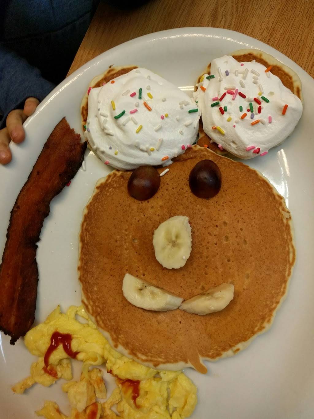 Flakey Cream Do-Nuts & Coffee Shop | cafe | 441 Center St, Healdsburg, CA 95448, USA | 7074333895 OR +1 707-433-3895