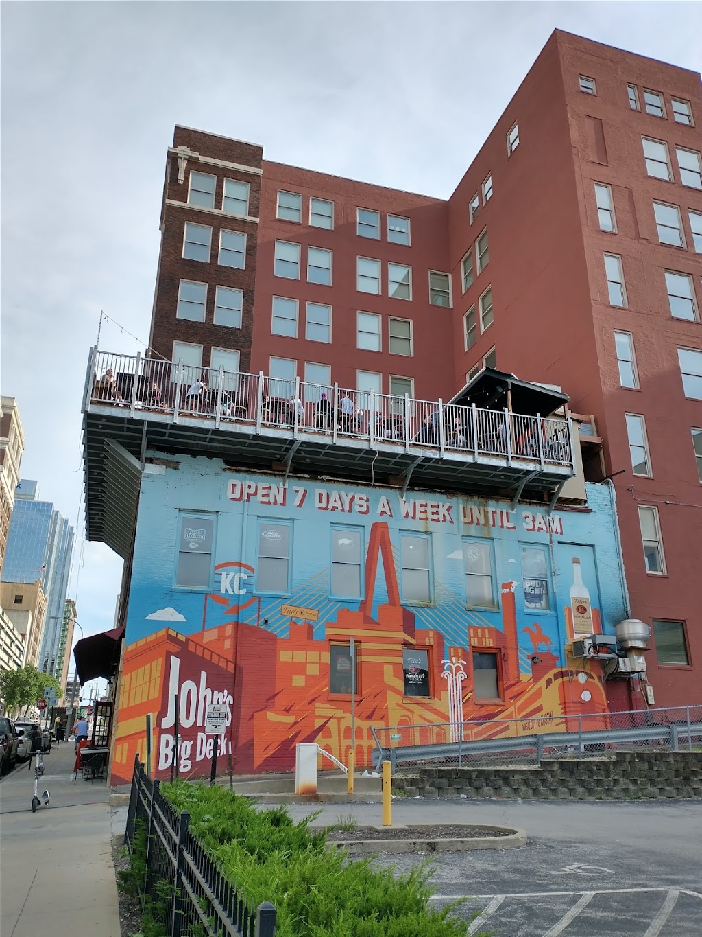 Johns Big Deck | restaurant | 928 Wyandotte St, Kansas City, MO 64105, USA | 8162553396 OR +1 816-255-3396