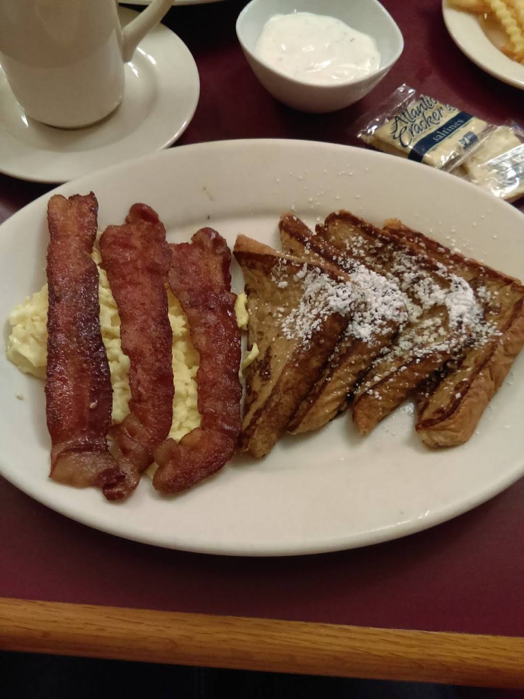 Eatn Park | restaurant | 2057 Wal Mart Dr NE, Warren, OH 44483, USA | 3303726610 OR +1 330-372-6610