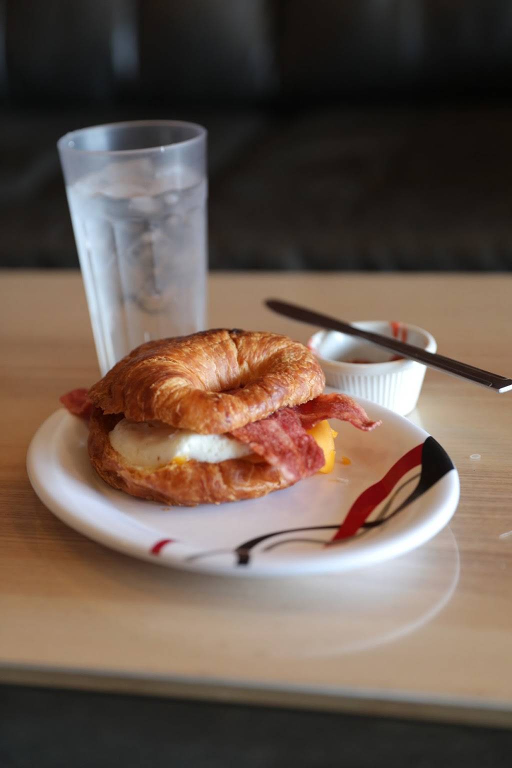 Java Hutt | cafe | 165 W Nine Mile Rd, Ferndale, MI 48220, USA | 2485422438 OR +1 248-542-2438