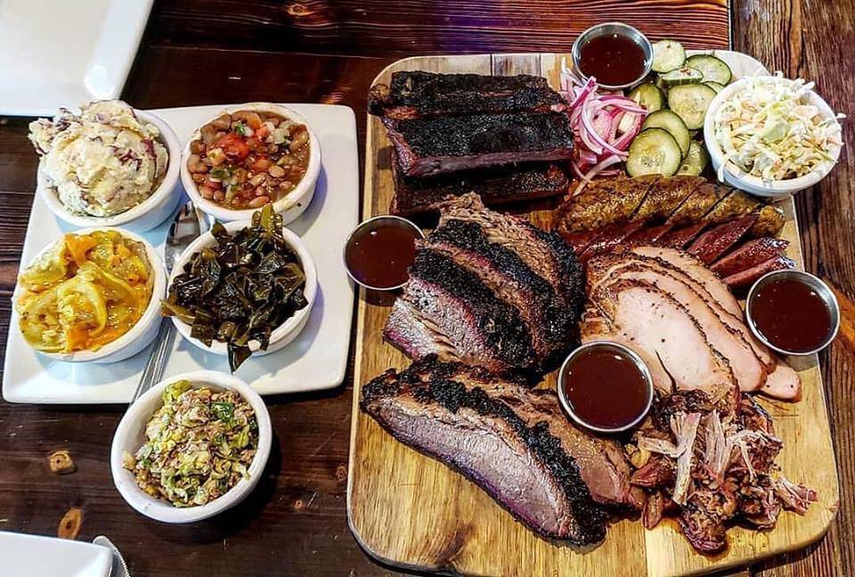 Luckys Lodge | restaurant | 2024 Rusk St, Houston, TX 77003, USA | 7133606040 OR +1 713-360-6040