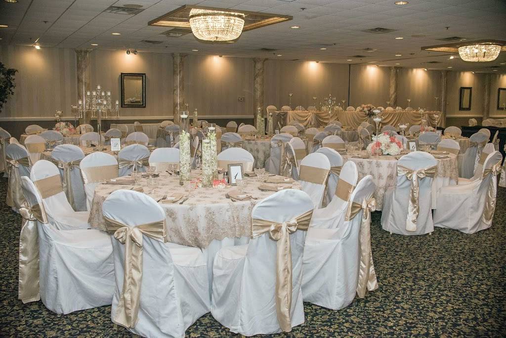 Fern Hill Golf Club | restaurant | 17600 Clinton River Rd, Clinton Twp, MI 48038, USA | 5862864700 OR +1 586-286-4700