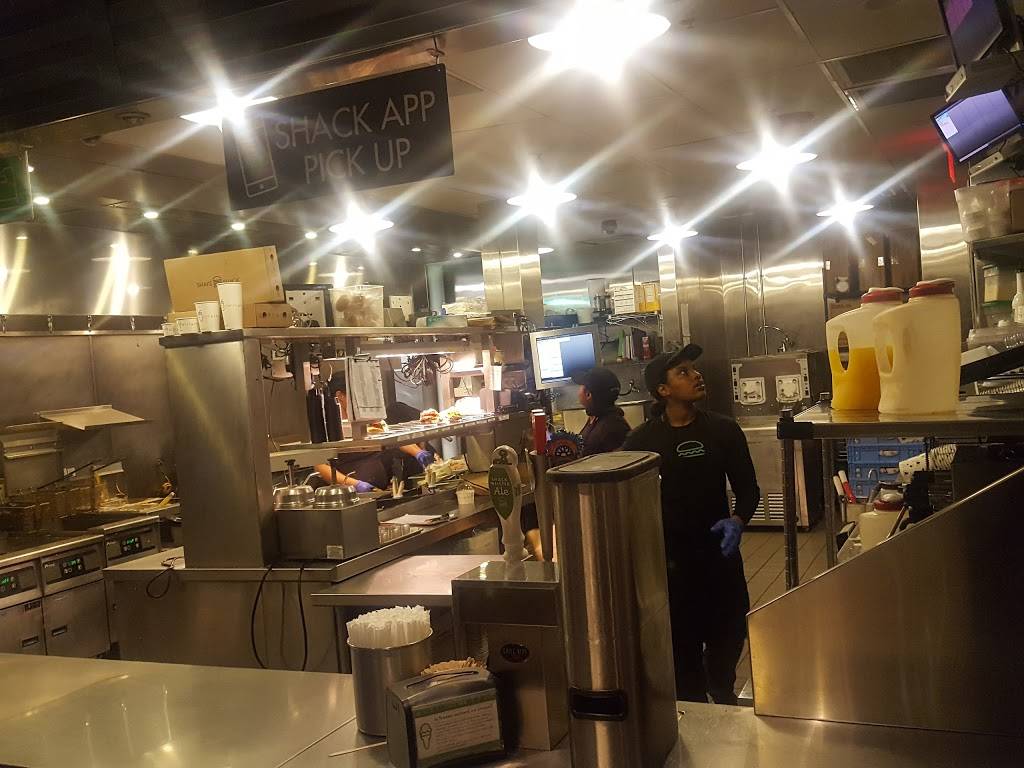 Shake Shack | restaurant | 3200 Chestnut St, Philadelphia, PA 19104, USA | 2673383464 OR +1 267-338-3464