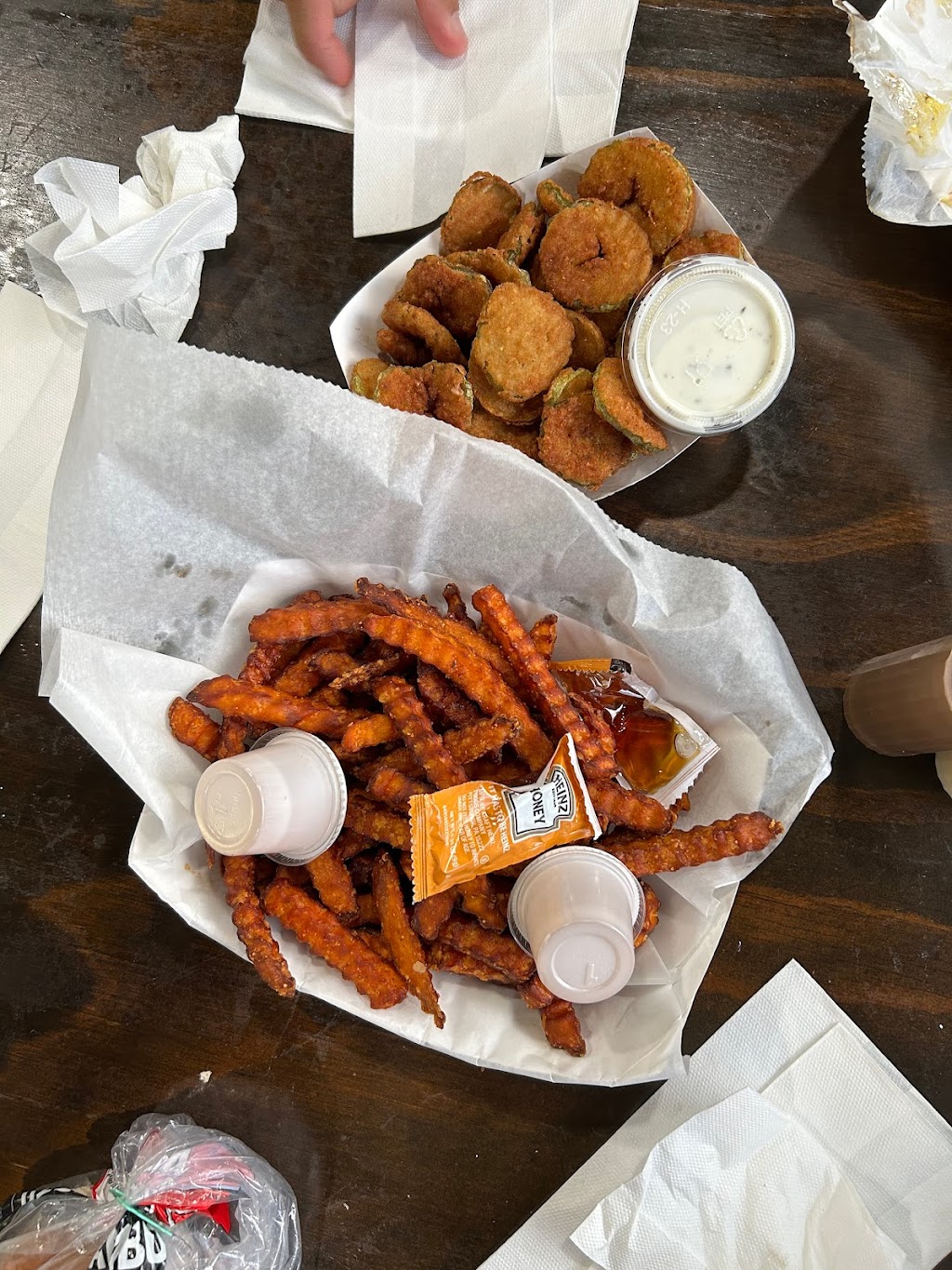 Broaddus Burgers | restaurant | 4519 W Congress St, Lafayette, LA 70506, USA | 3375344521 OR +1 337-534-4521