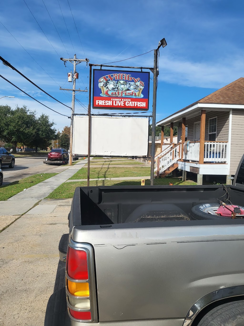 Willibys Catfish | restaurant | 4327 Paris Ave, New Orleans, LA 70122, USA | 5043549371 OR +1 504-354-9371