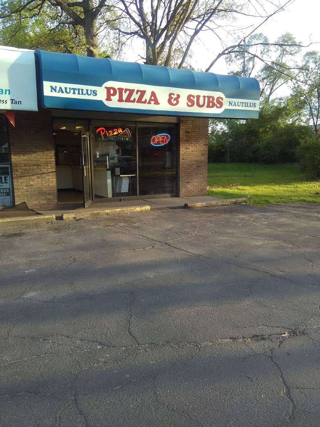 Nautilus Sub & Pizza Shop | restaurant | 35045 Cherry Hill Rd, Westland, MI 48186, USA | 7347293660 OR +1 734-729-3660