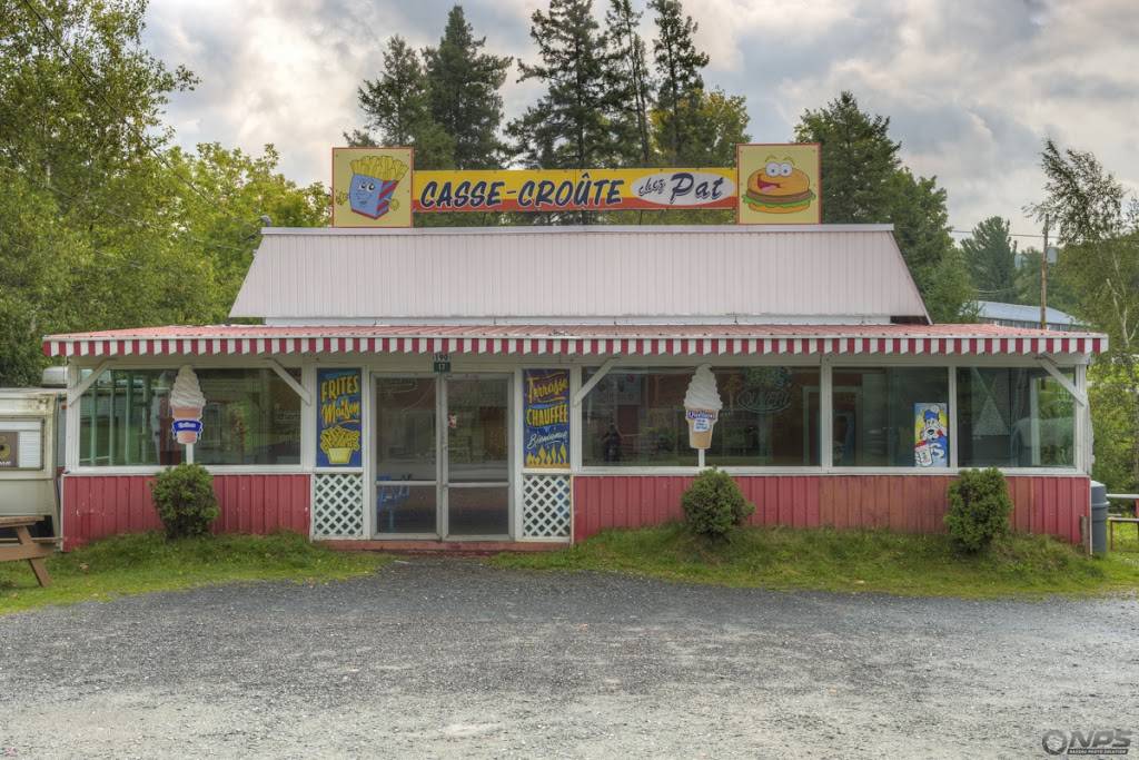 Casse-Croûte Chez Pat | meal takeaway | 190 Rue Principale, Saint-Jacques-de-Leeds, QC G0N 1J0, Canada | 4184243378 OR +1 418-424-3378