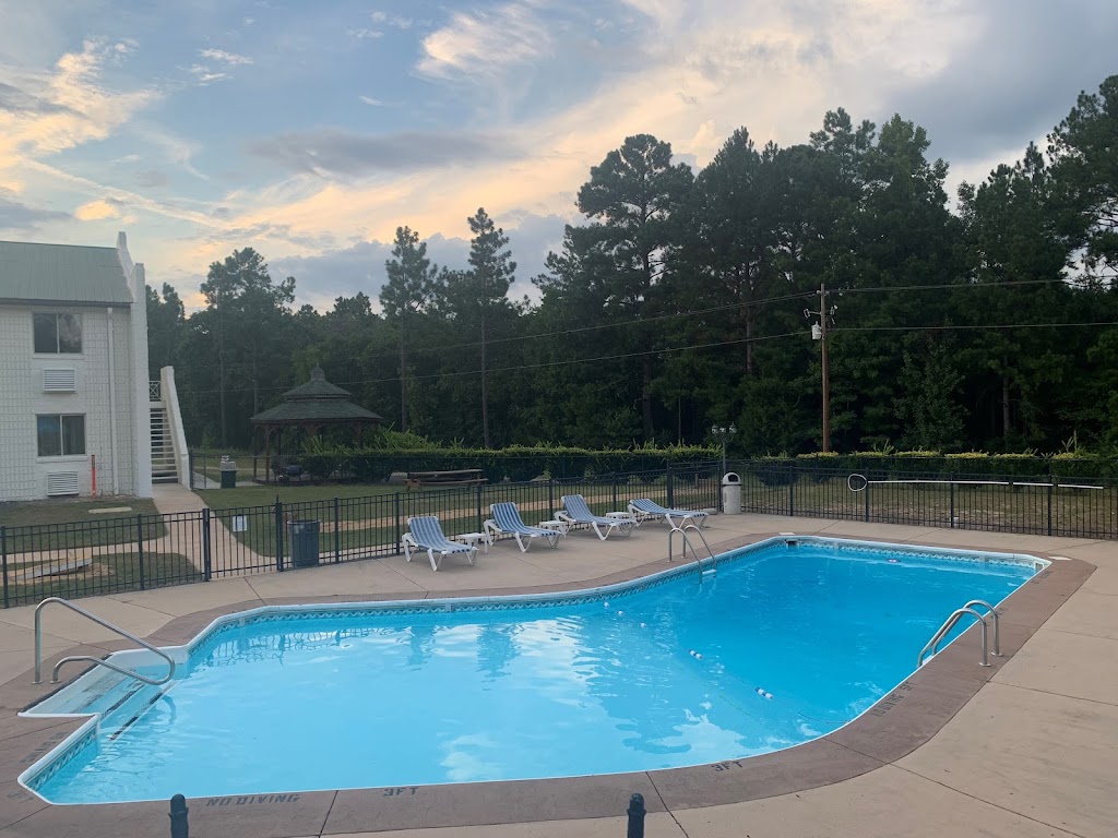 Carolina Pine Inn | restaurant | 175 Persimmon Dr, Pinebluff, NC 28373, USA | 9109691080 OR +1 910-969-1080