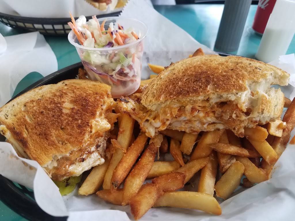 Lucky Dog Diner | restaurant | 602 S Tamiami Trail, Venice, FL 34229, USA | 9414834840 OR +1 941-483-4840