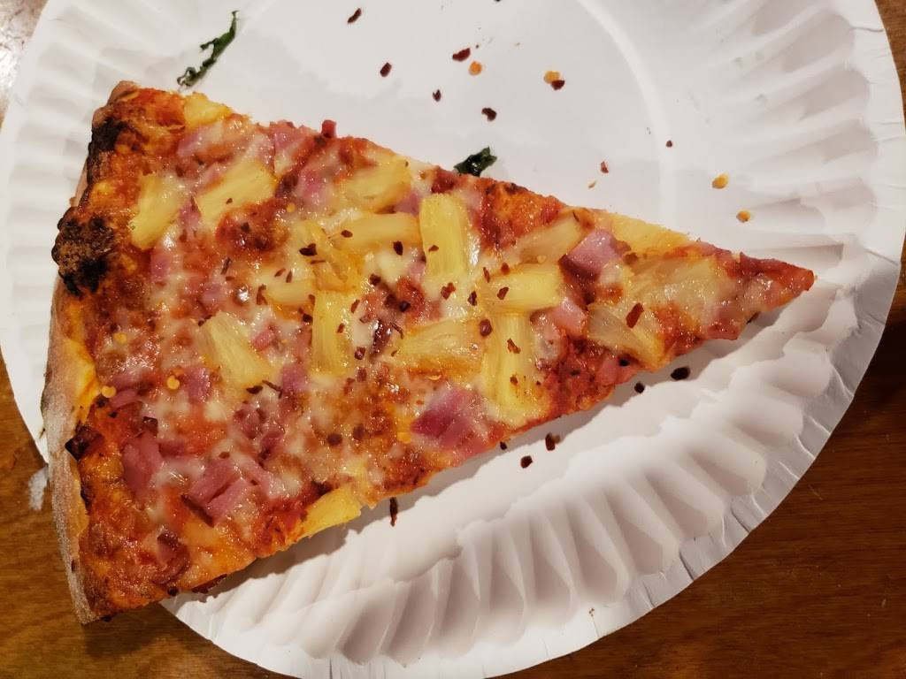 Pier One Pizza | restaurant | 15 Wharf St, Boothbay Harbor, ME 04538, USA | 2076335586 OR +1 207-633-5586