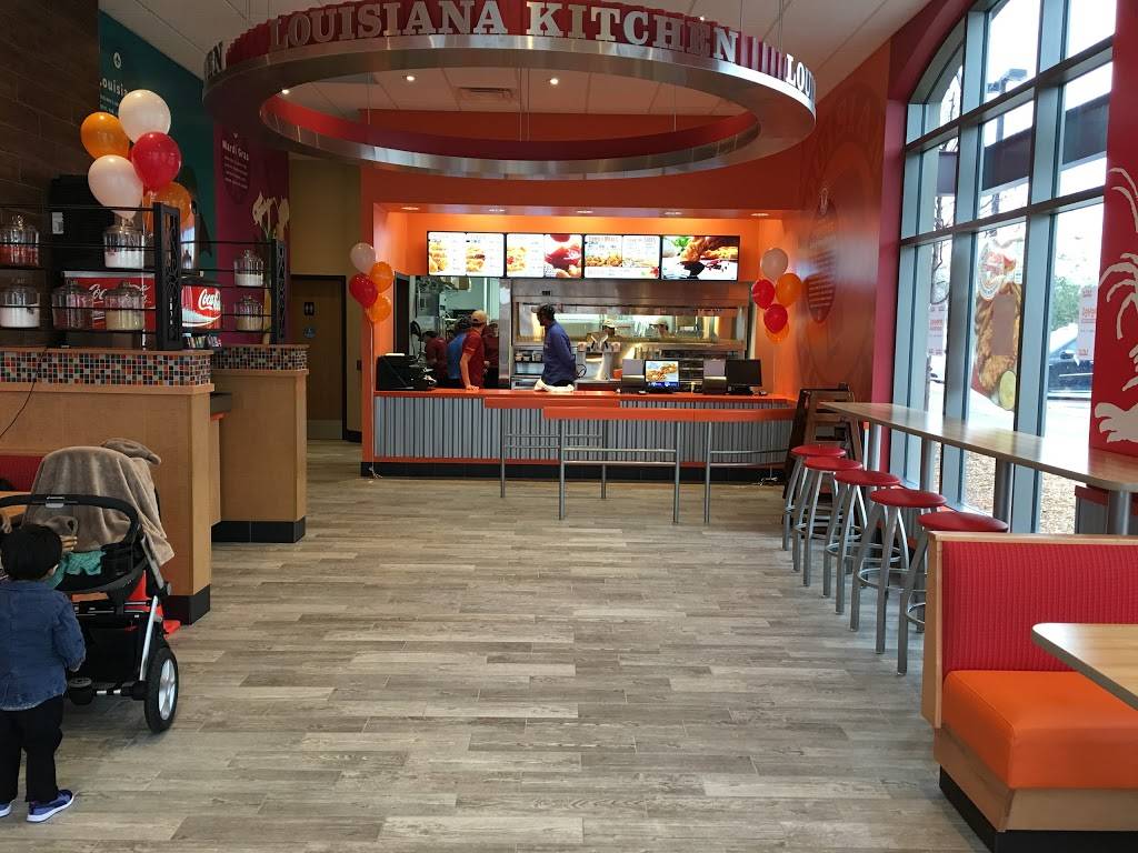 Popeyes Louisiana Kitchen | restaurant | 150 Park Lawn Rd b, Etobicoke, ON M8Y 0B6, Canada | 4162552550 OR +1 416-255-2550