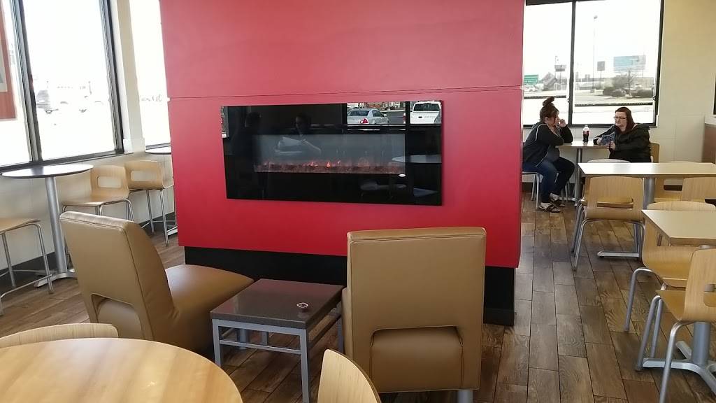 Wendys | restaurant | 2340 Main St, Rochester, IN 46975, USA | 5742238654 OR +1 574-223-8654