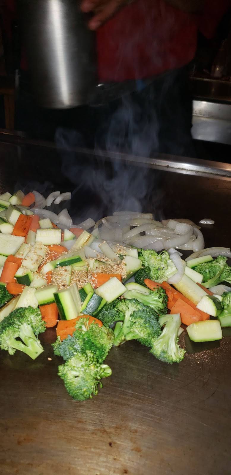 Somethings Fishy | restaurant | 21812 Ventura Blvd, Woodland Hills, CA 91364, USA | 8188843880 OR +1 818-884-3880