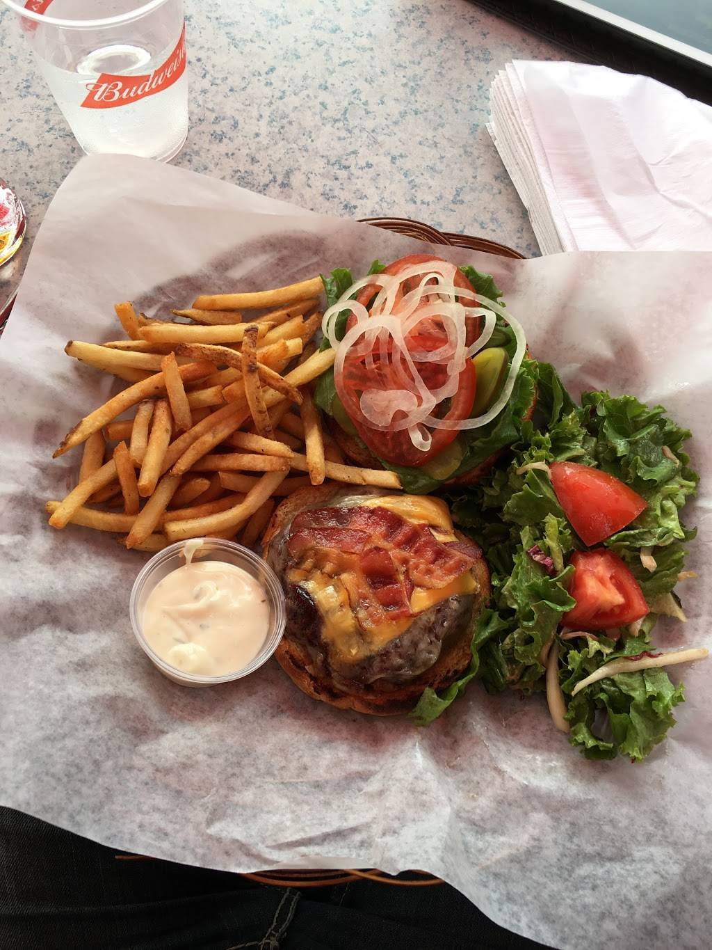 Le Grill Saint-Georges | restaurant | 890 Rue de Saint Jovite, Mont-Tremblant, QC J8E 3J8, Canada | 8555347455 OR +1 855-534-7455