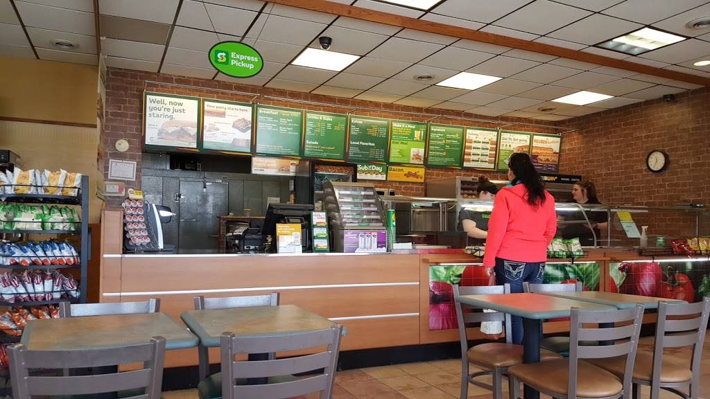 Subway | restaurant | 407 N Monroe St, Abingdon, IL 61410, USA | 3094629353 OR +1 309-462-9353