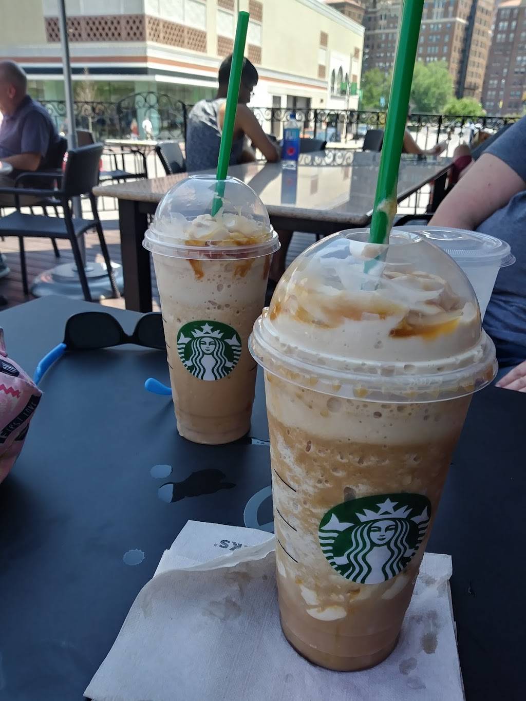 Starbucks | cafe | 302 Nichols Rd, Kansas City, MO 64112, USA | 8167534246 OR +1 816-753-4246