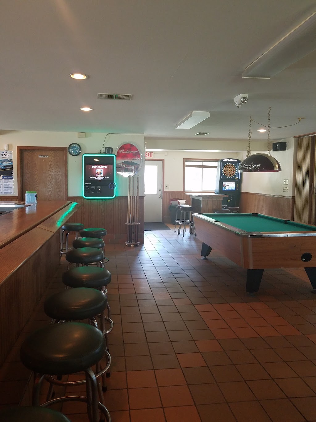 Offside Bar and Grill | restaurant | 16963 Rooster Ln, Dubuque, IA 52001, USA | 5635565420 OR +1 563-556-5420