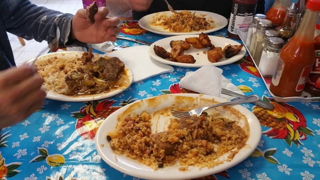 La Borinqueña Restaurant | restaurant | 466 S Main St, Waterbury, CT 06706, USA | 2037568845 OR +1 203-756-8845