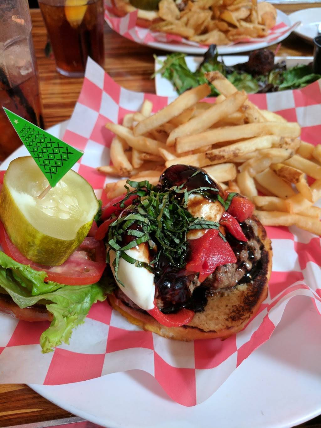 Continental Westhampton | restaurant | 5704 Grove Ave, Richmond, VA 23226, USA | 8042850911 OR +1 804-285-0911