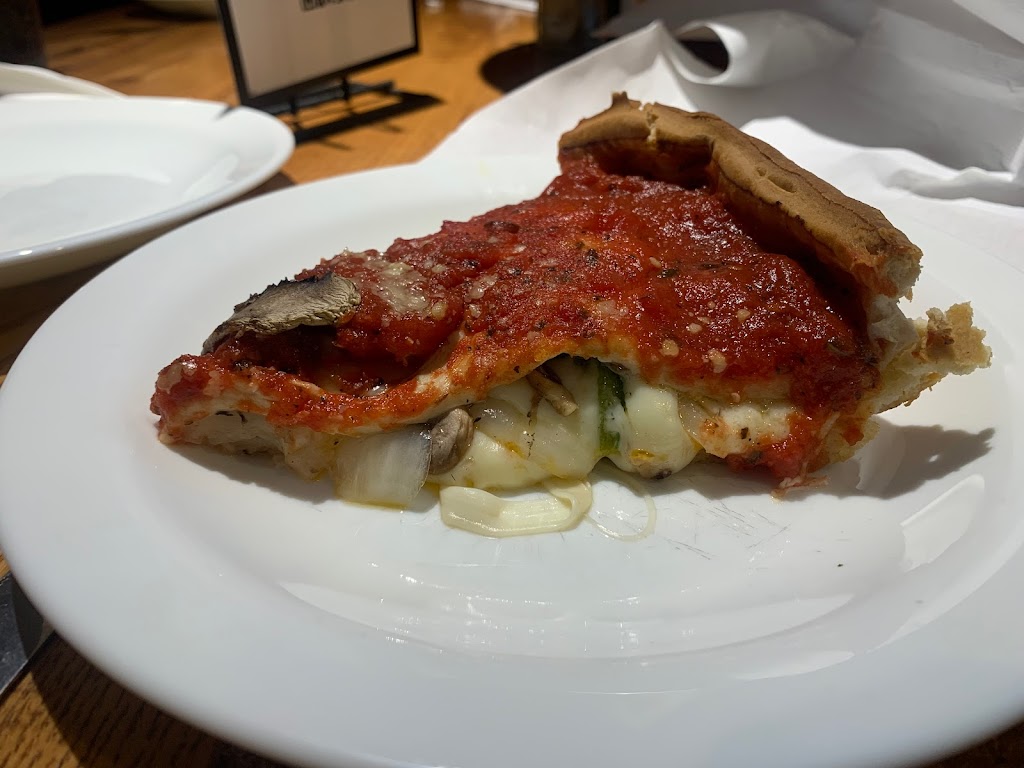 Giordanos | meal takeaway | 1040 W Belmont Ave, Chicago, IL 60657, USA | 7733271200 OR +1 773-327-1200