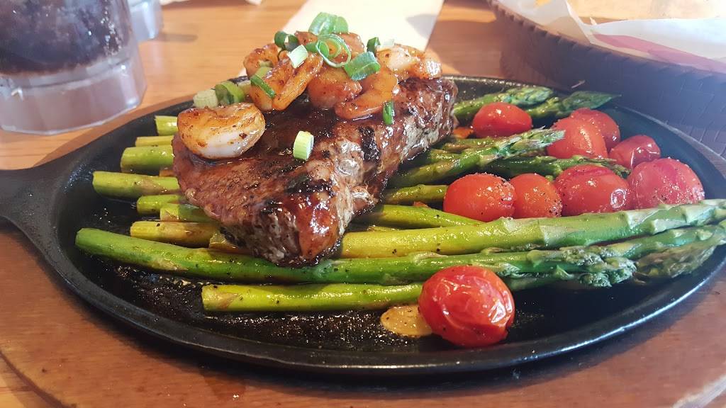 Chilis Grill & Bar | meal takeaway | 3591 El Camino Real, Santa Clara, CA 95051, USA | 4085549578 OR +1 408-554-9578