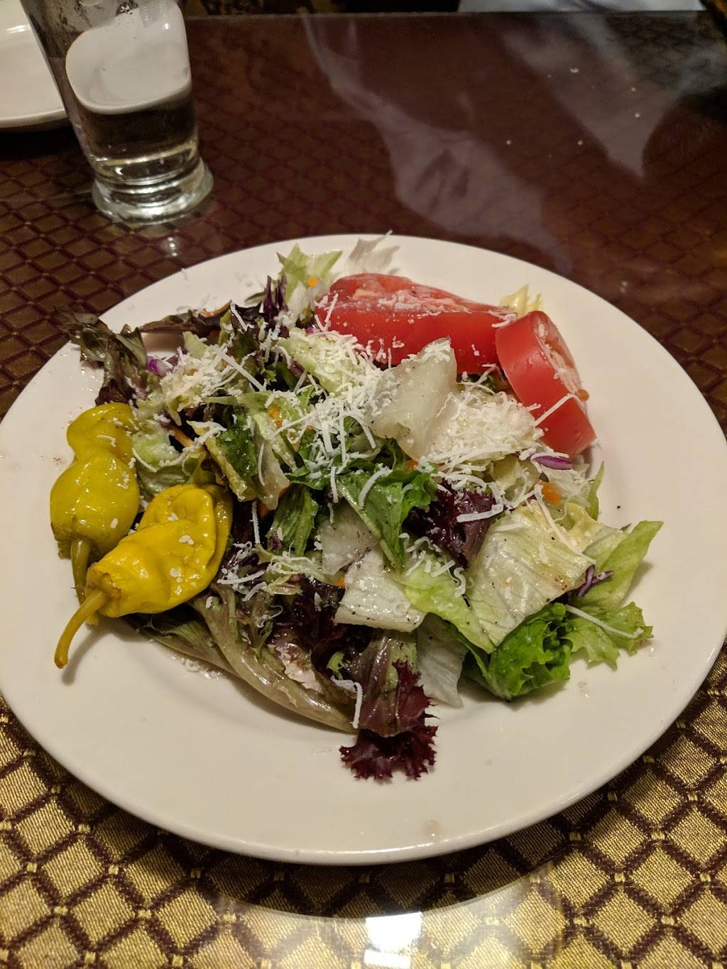 DiCiccos Italian Restaurant | restaurant | 6701 Tower Rd, Denver, CO 80249, USA | 3035741956 OR +1 303-574-1956