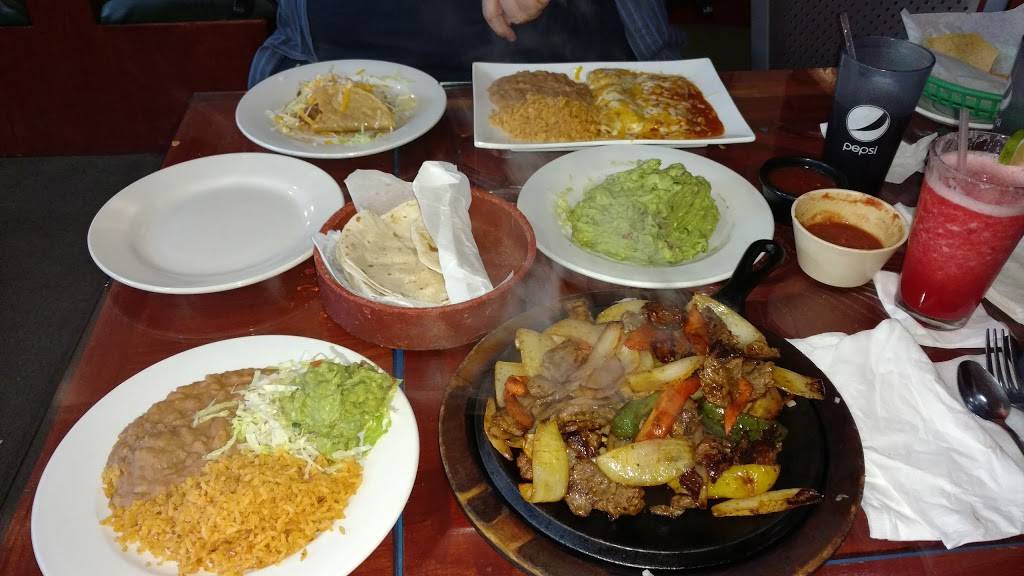 Los Mariachis Mexican Restaurant | restaurant | 4305 W Layton Ave, Greenfield, WI 53220, USA | 4143257800 OR +1 414-325-7800