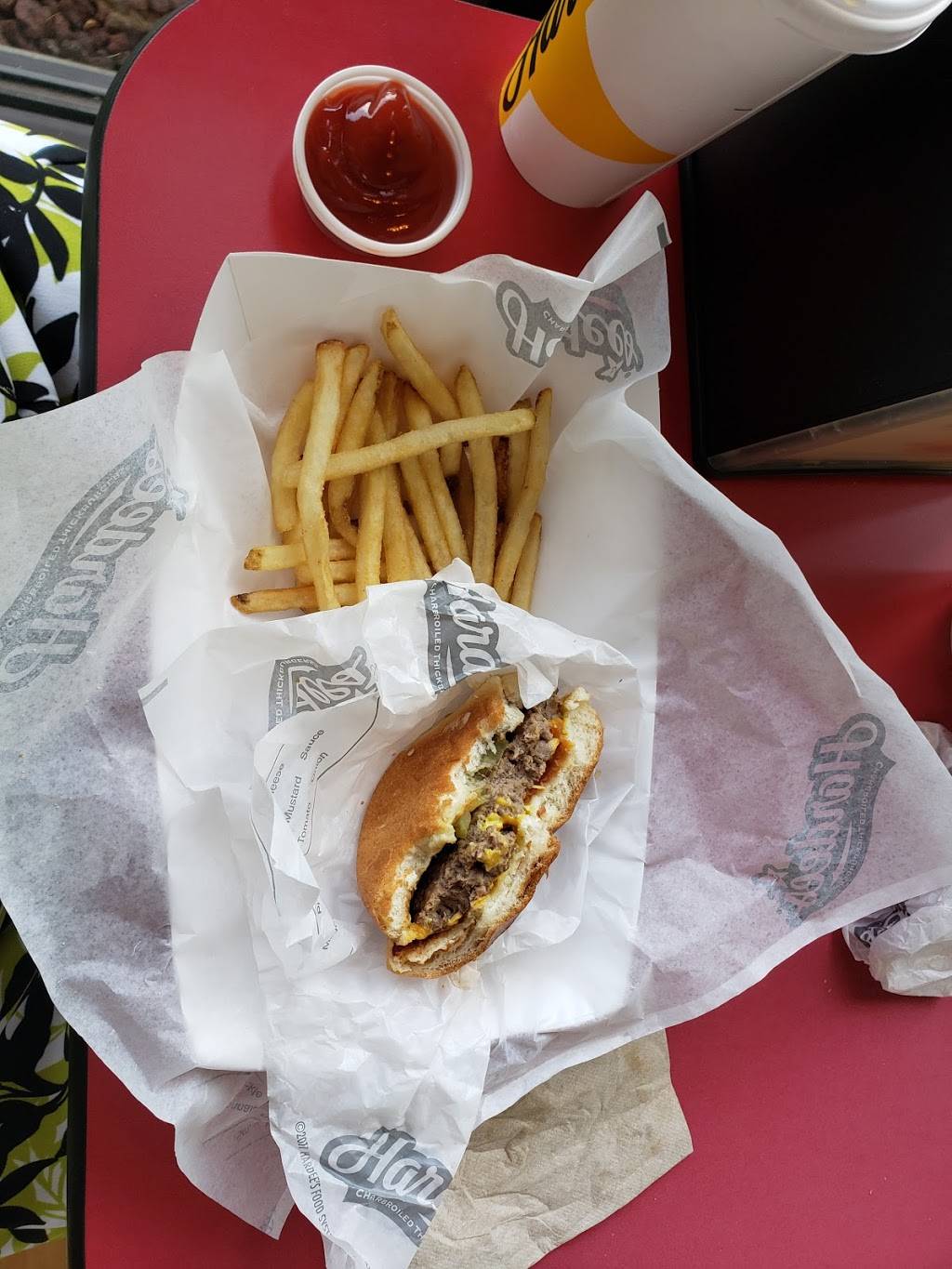 Hardees | restaurant | 16403 Wise St, St Paul, VA 24283, USA | 2767625488 OR +1 276-762-5488