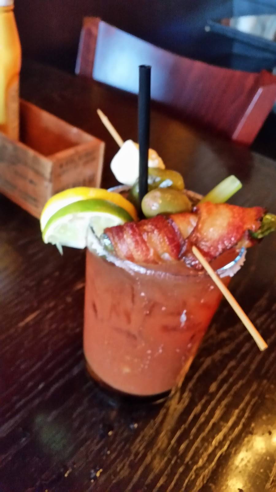 Crown Bar | restaurant | 2705 6th Ave, Tacoma, WA 98406, USA | 2532724177 OR +1 253-272-4177