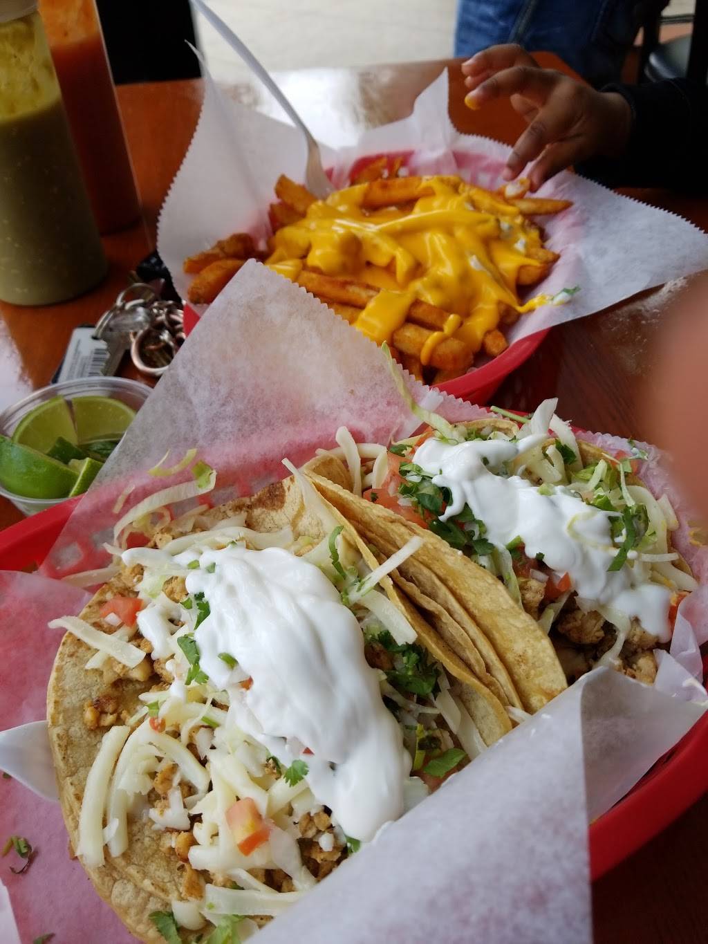 Guerreros Tacos & Pizza | restaurant | 2534 W Division St, Chicago, IL 60622, USA | 7732929000 OR +1 773-292-9000