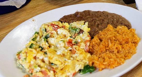 La Barca Restaurant | restaurant | 3323, 1221 W 47th St, Chicago, IL 60609, USA | 7735236443 OR +1 773-523-6443