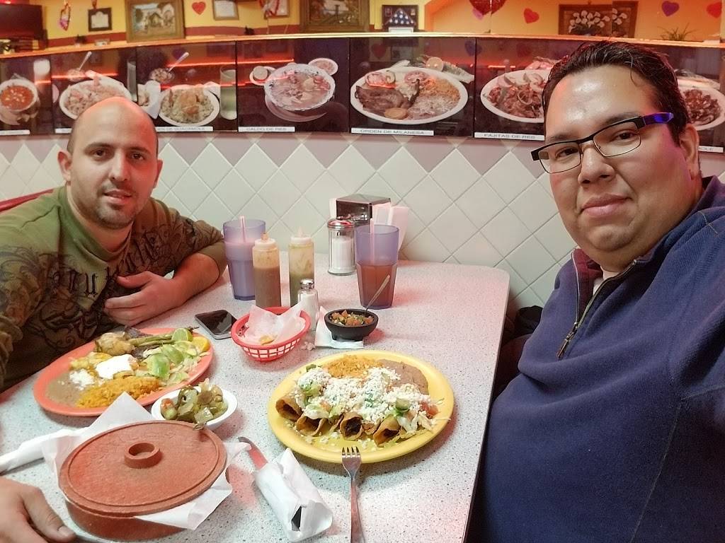 El Faro Restaurant | restaurant | 9 N State St, Elgin, IL 60123, USA | 8478880161 OR +1 847-888-0161