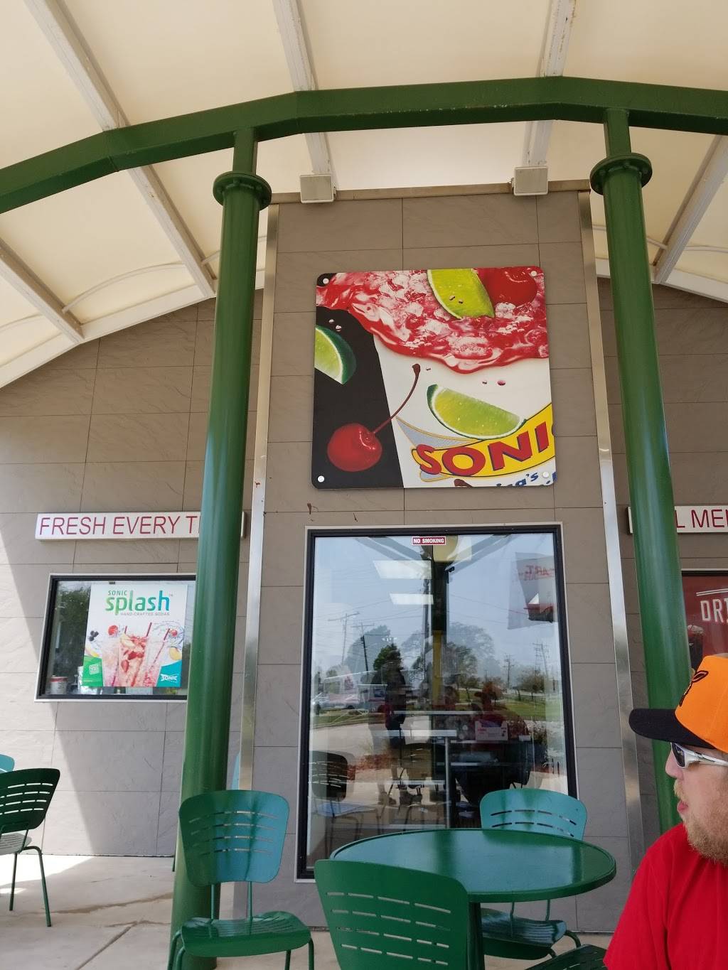 Sonic Drive-In | restaurant | 1312 Wabash Ave, Springfield, IL 62704, USA | 2177878591 OR +1 217-787-8591