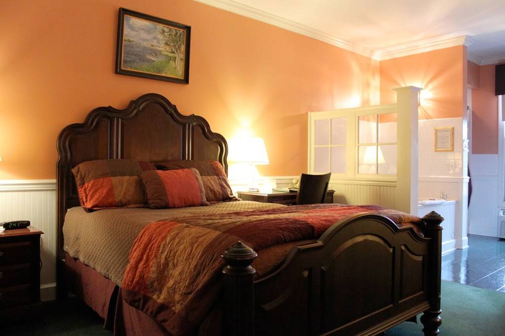 County Clare Irish Inn & Pub | restaurant | 1234 N Astor St, Milwaukee, WI 53202, USA | 4142725273 OR +1 414-272-5273