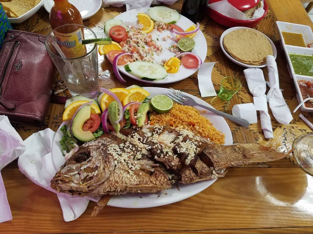 Puerto Escondido | restaurant | 509 N Chicago St, Joliet, IL 60432, USA | 8157275150 OR +1 815-727-5150