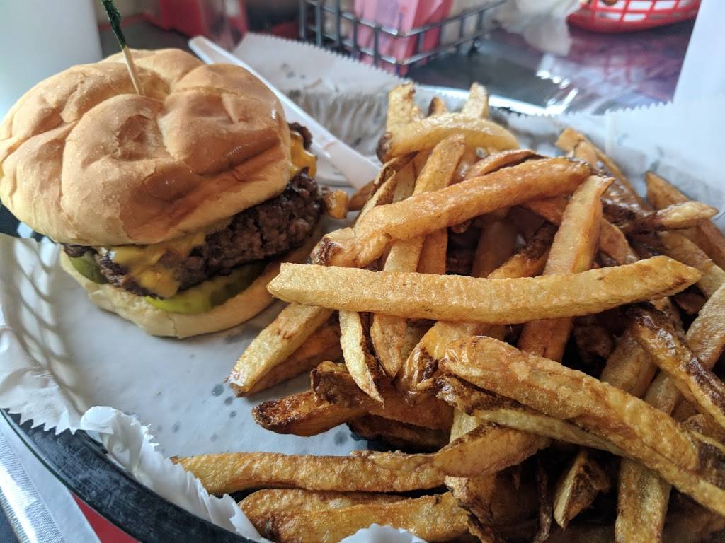 Buckeye Express Diner | restaurant | 810 OH-97, Bellville, OH 44813, USA | 4198862900 OR +1 419-886-2900