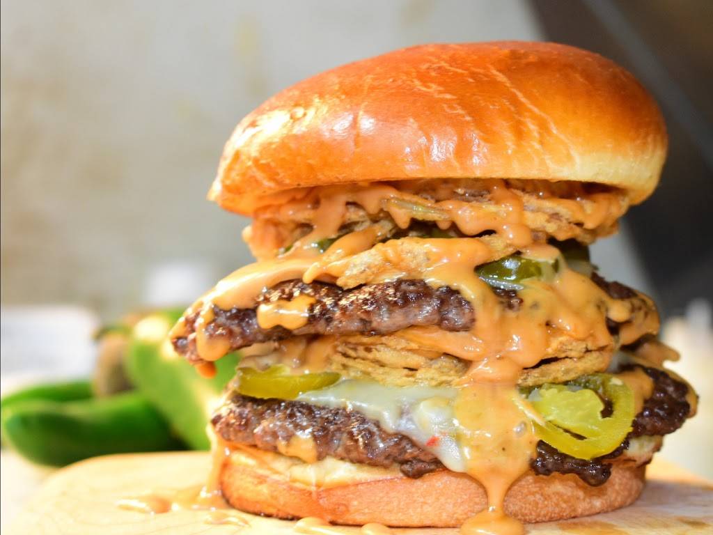 Twisted burger Barrington | restaurant | 228 W Northwest Hwy, Barrington, IL 60010, USA | 2243853112 OR +1 224-385-3112